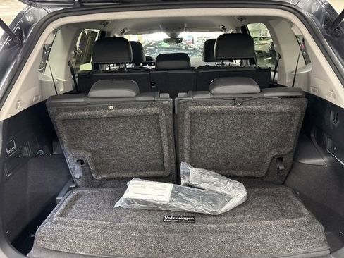 Used 2022 Volkswagen Tiguan SE image 12