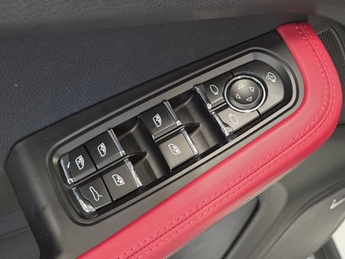 Certified 2022 Porsche Macan AWD/4WD image 15