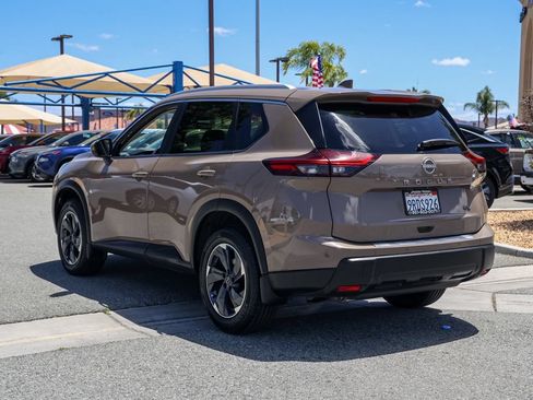 Used 2024 Nissan Rogue SV w/ SV Premium Package FWD image 32