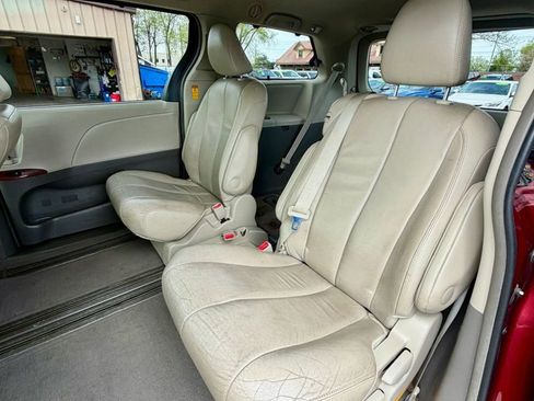 Used 2014 Toyota Sienna XLE FWD image 20