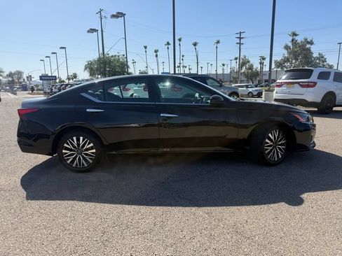 Used 2025 Nissan Altima 2.5 SV FWD image 9