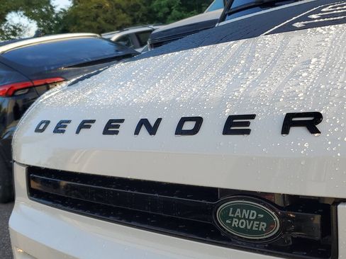 Used 2025 Land Rover Defender 110 X-Dynamic SE AWD/4WD image 7