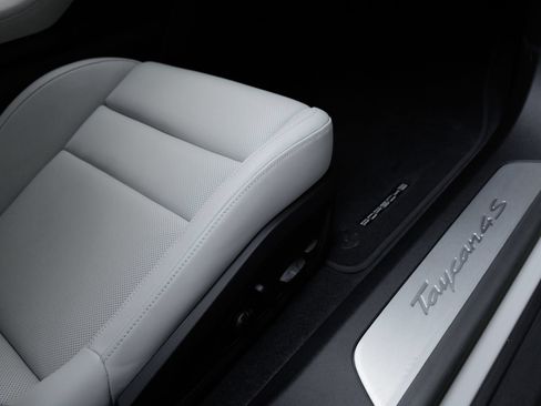 Certified 2023 Porsche Taycan 4S AWD/4WD image 34