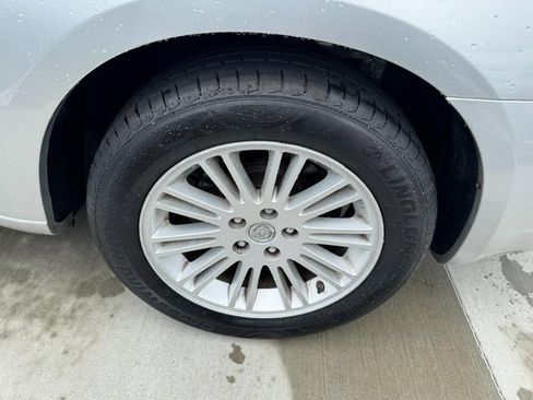 Used 2010 Chrysler Sebring Touring FWD image 6