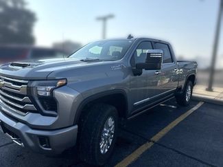 Used 2024 Chevrolet Silverado 2500 High Country w/ High Country Premium Package AWD/4WD video 1
