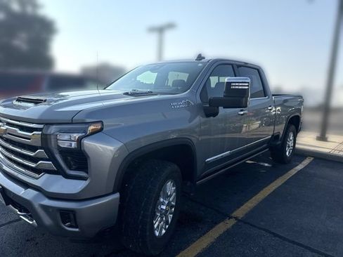 Used 2024 Chevrolet Silverado 2500 High Country w/ High Country Premium Package AWD/4WD image 1