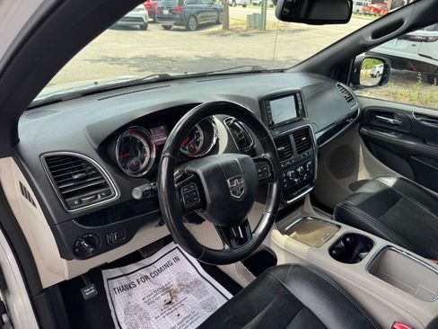 Used 2019 Dodge Grand Caravan SXT w/ Mopar Premium Addition Group FWD image 45