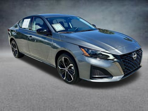 Used 2025 Nissan Altima 2.5 SR AWD/4WD image 3
