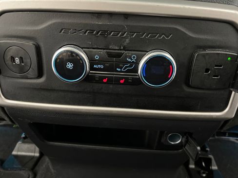 Used 2024 Ford Expedition Limited image 24
