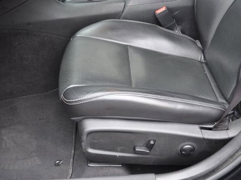 Used 2023 Chrysler 300 S w/ Comfort Group image 10