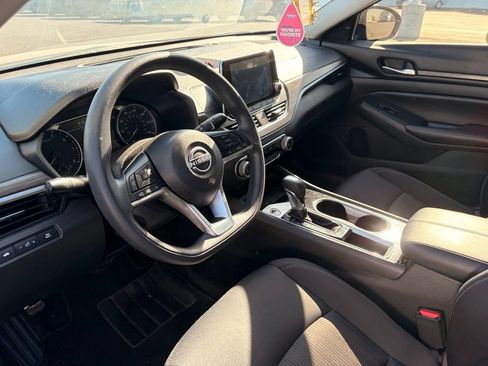 Certified 2024 Nissan Altima 2.5 SV FWD image 9