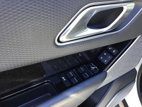 Used 2018 Land Rover Range Rover Velar S image 14