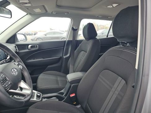 Used 2023 Hyundai Venue SEL image 11