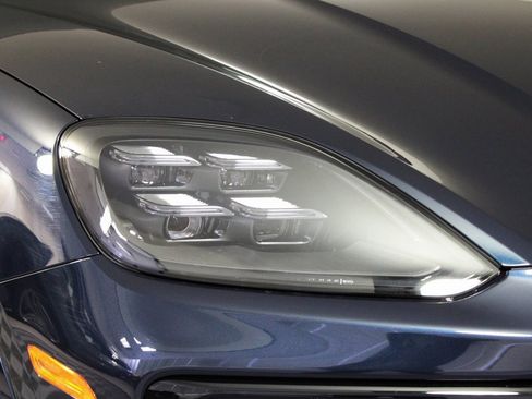 Used 2025 Porsche Cayenne Coupe image 11