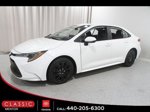 Certified 2025 Toyota Corolla LE FWD image 3