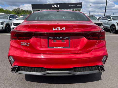 Used 2024 Kia Forte LXS w/ LXS Technology Package FWD image 4