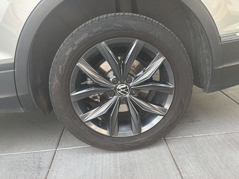 Certified 2023 Volkswagen Tiguan SE FWD image 12