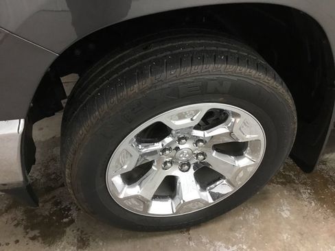 Used 2022 RAM 1500 Big Horn AWD/4WD image 3