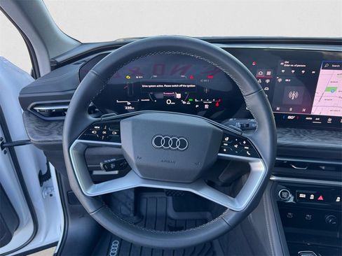Used 2025 Audi Q5 Premium w/ Convenience Package image 11
