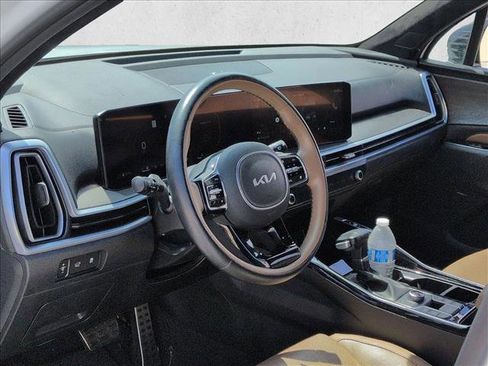 Used 2025 Kia Sorento SX Prestige w/ Olive Brown Leather Package AWD/4WD image 9