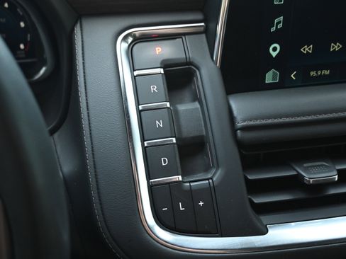 Used 2023 Chevrolet Suburban High Country w/ Premium Package image 10