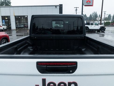 Used 2024 Jeep Gladiator Rubicon w/ Convenience Group image 7