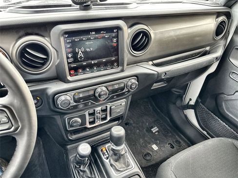 Used 2023 Jeep Gladiator Willys image 31