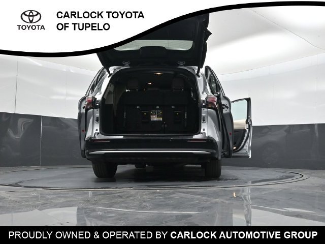 Used 2023 Toyota Sienna Platinum FWD image 63