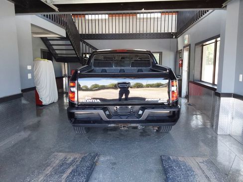 Used 2013 Honda Ridgeline Sport image 9