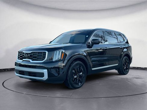 Used 2023 Kia Telluride S image 2