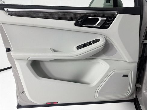 New 2025 Porsche Macan S image 6