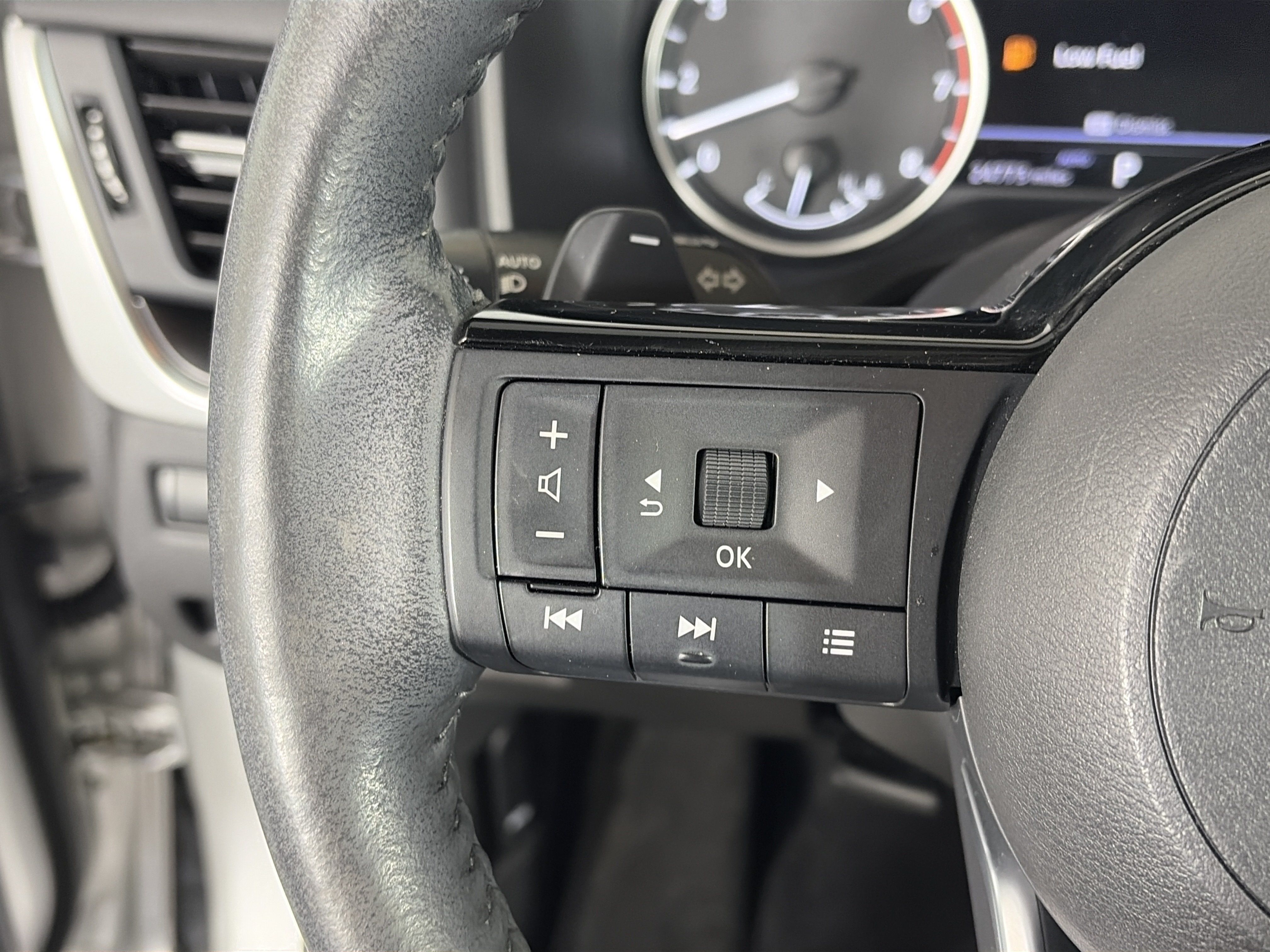 Certified 2023 Nissan Rogue SV w/ SV Premium B Package AWD/4WD image 30