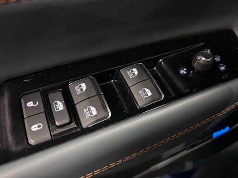 Used 2023 Jeep Grand Wagoneer Series III AWD/4WD image 6