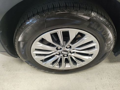 Used 2024 Cadillac XT4 Premium Luxury image 19