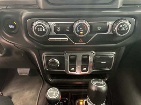 Used 2018 Jeep Wrangler Sport AWD/4WD image 27