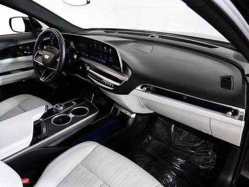 Used 2024 Cadillac Lyriq Luxury RWD image 11
