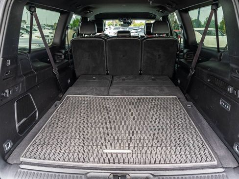Used 2024 Jeep Wagoneer L Series II w/ Flexible Seating Group RWD image 18