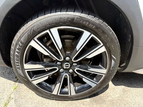 Used 2020 Volvo V60 T5 Cross Country image 13