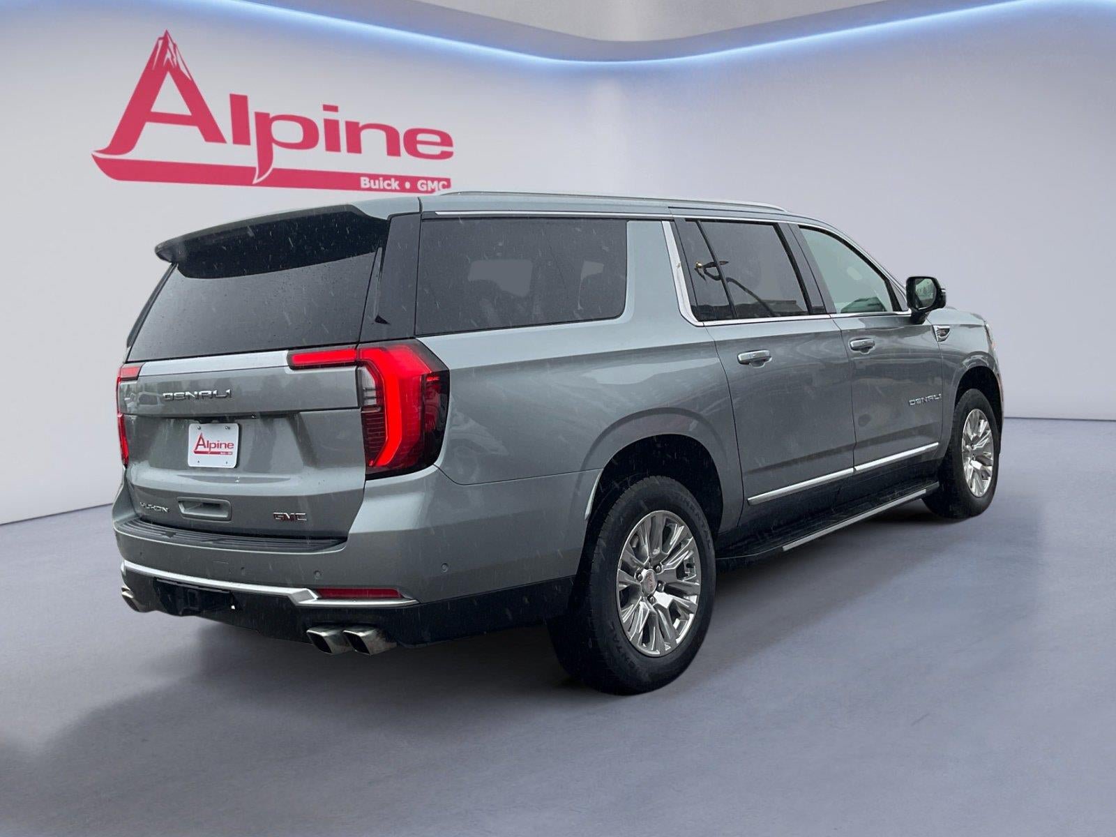 Used 2025 GMC Yukon XL Denali AWD/4WD image 5