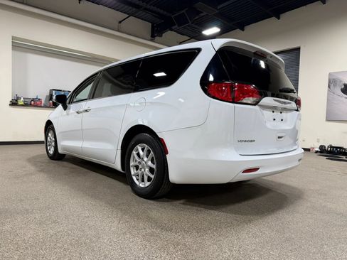 Used 2020 Chrysler Voyager LX FWD image 7