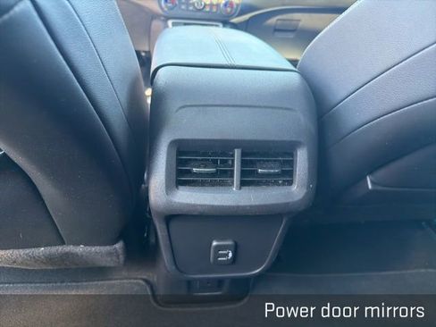 Used 2023 GMC Terrain SLT image 29