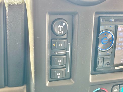 Used 2005 HUMMER H2 w/ Preferred Equipment Group AWD/4WD image 16