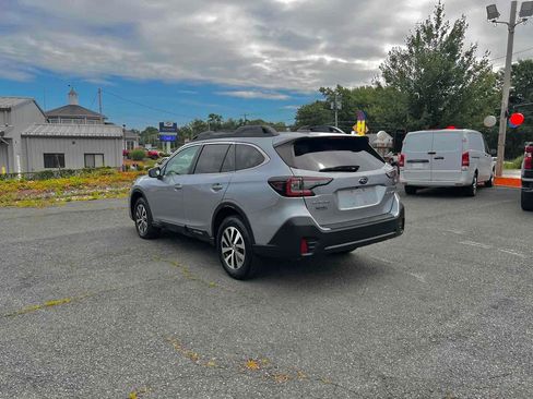 Used 2022 Subaru Outback Premium image 5