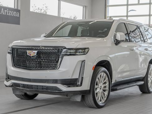 Used 2023 Cadillac Escalade Premium Luxury AWD/4WD image 25