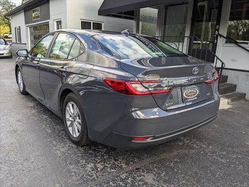 Used 2025 Toyota Camry LE image 3