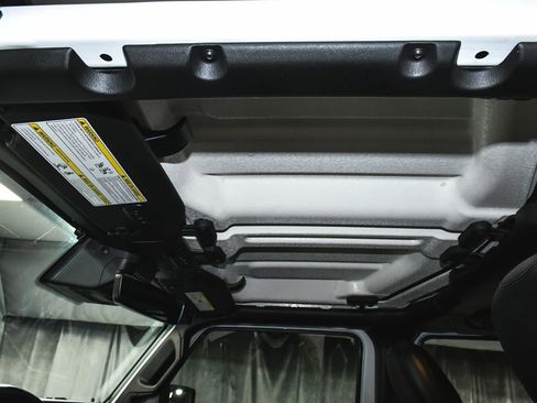 Used 2022 Jeep Wrangler Unlimited Sahara image 40