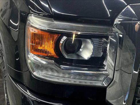 Used 2016 GMC Sierra 2500 Denali w/ Duramax Plus Package AWD/4WD image 28