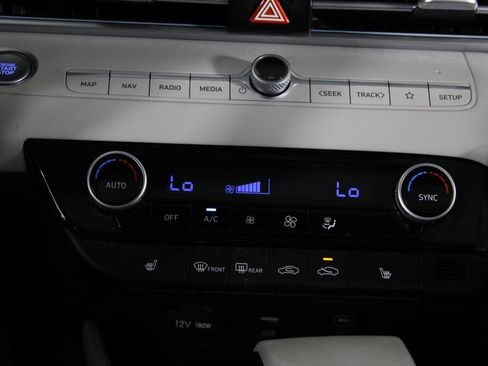 Used 2025 Hyundai Elantra Limited image 20