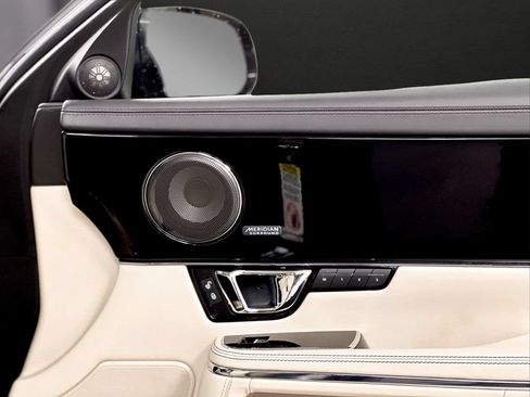 Used 2015 Jaguar XJ AWD/4WD image 29