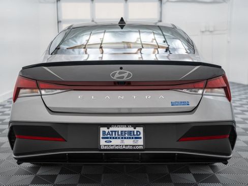 Used 2025 Hyundai Elantra Sport FWD image 7